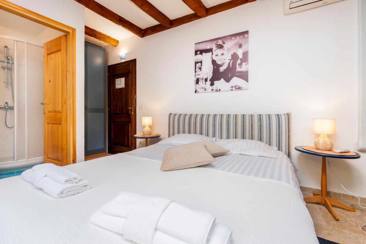 Revera Rooms Rovinj Bagian luar foto