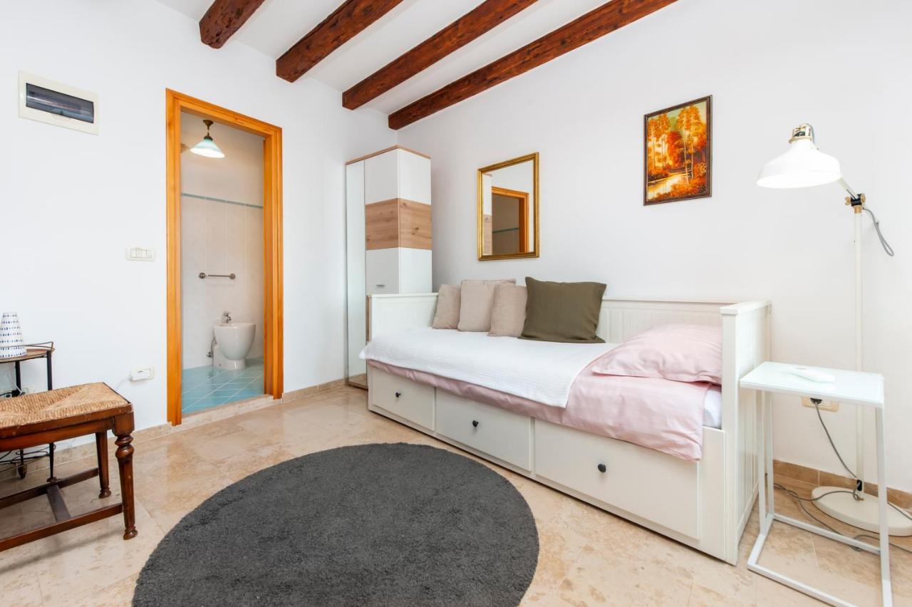 Revera Rooms Rovinj Bagian luar foto
